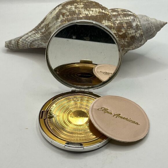 Elgin American VTG silver tone with etched birds and flowers compact - Picture 4 of 8